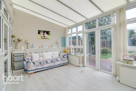 35 Stanley Avenue, Romford, RM2 5DL