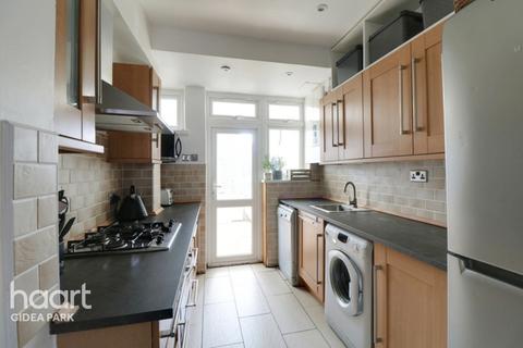 35 Stanley Avenue, Romford, RM2 5DL