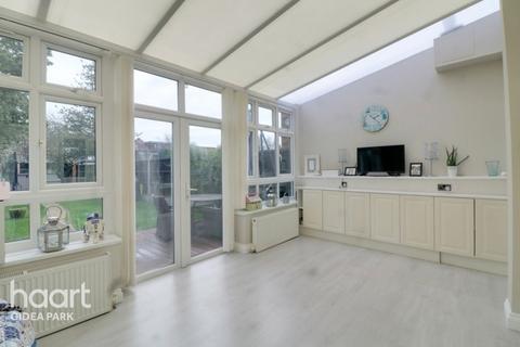 35 Stanley Avenue, Romford, RM2 5DL
