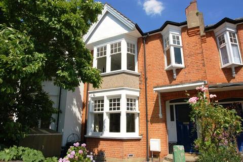40 New River Crescent, London, N13 5RF