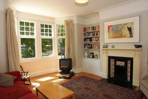 40 New River Crescent, London, N13 5RF