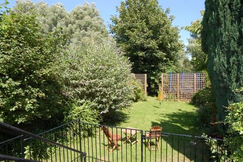 40 New River Crescent, London, N13 5RF