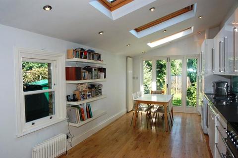 40 New River Crescent, London, N13 5RF