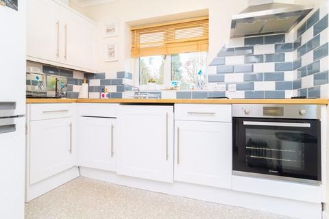 14 Rydons Lane, Coulsdon, CR5 1SW