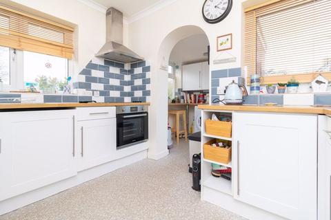 14 Rydons Lane, Coulsdon, CR5 1SW