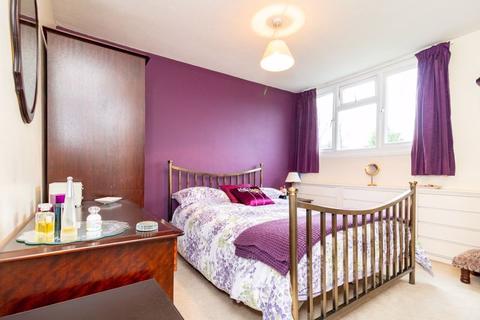 14 Rydons Lane, Coulsdon, CR5 1SW