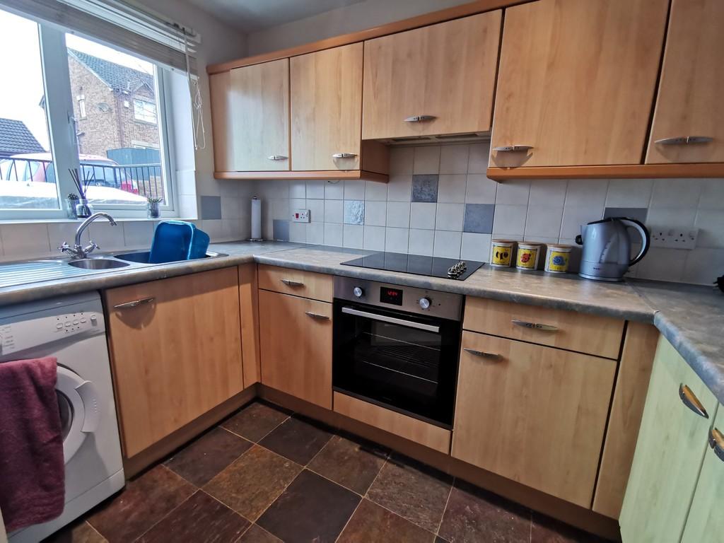 Heath Grove, BATLEY, West Yorkshire 2 bed semidetached house £550