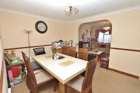 7 Carter Close, Romford, RM5 2PB