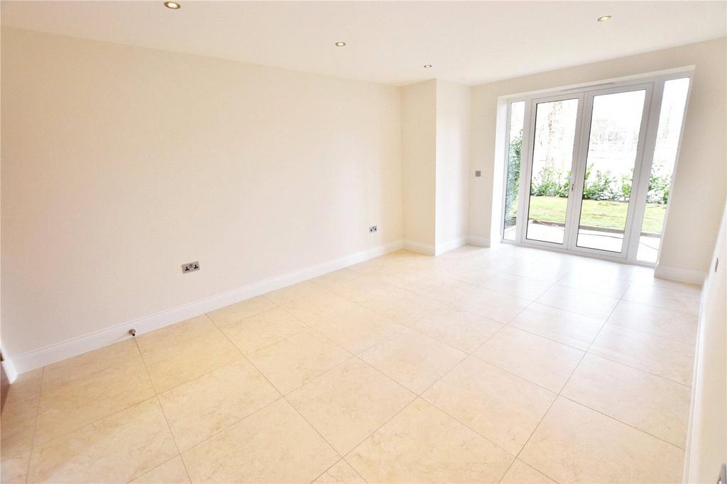 Marlborough Drive, Royal Connaught Park, Bushey, WD23 2 bed apartment