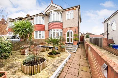 14 Lowlands Road, Aveley, South Ockendon, RM15 4ED