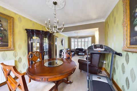 14 Lowlands Road, Aveley, South Ockendon, RM15 4ED