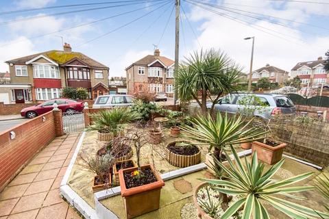 14 Lowlands Road, Aveley, South Ockendon, RM15 4ED