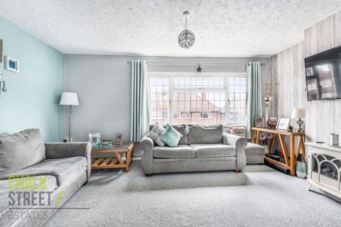150 Chelmsford Avenue, Romford, RM5 3XH