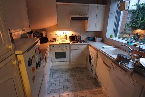 3 bedroom detached house to rent, Renters Avenue, London