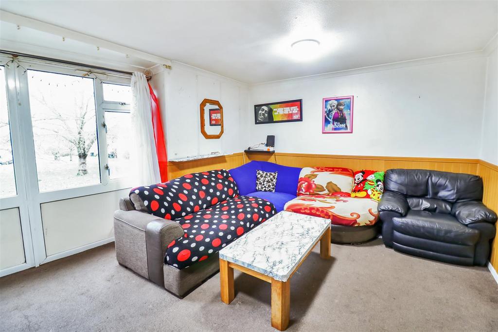 Wedhey, Harlow 2 bed flat £180,000