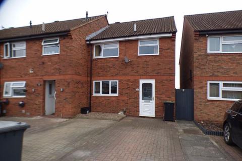 3 bedroom terraced house to rent, Ravenhill Way, Luton
