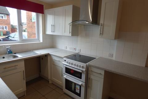 3 bedroom terraced house to rent, Ravenhill Way, Luton