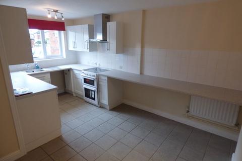 3 bedroom terraced house to rent, Ravenhill Way, Luton