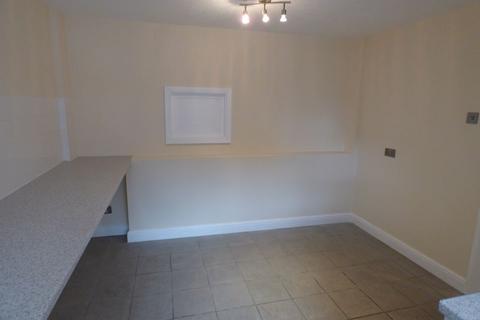 3 bedroom terraced house to rent, Ravenhill Way, Luton