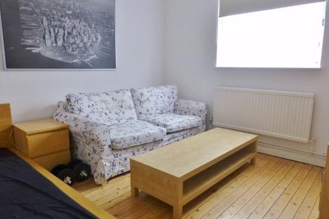 64 Allingham Close, London, W7 1NB