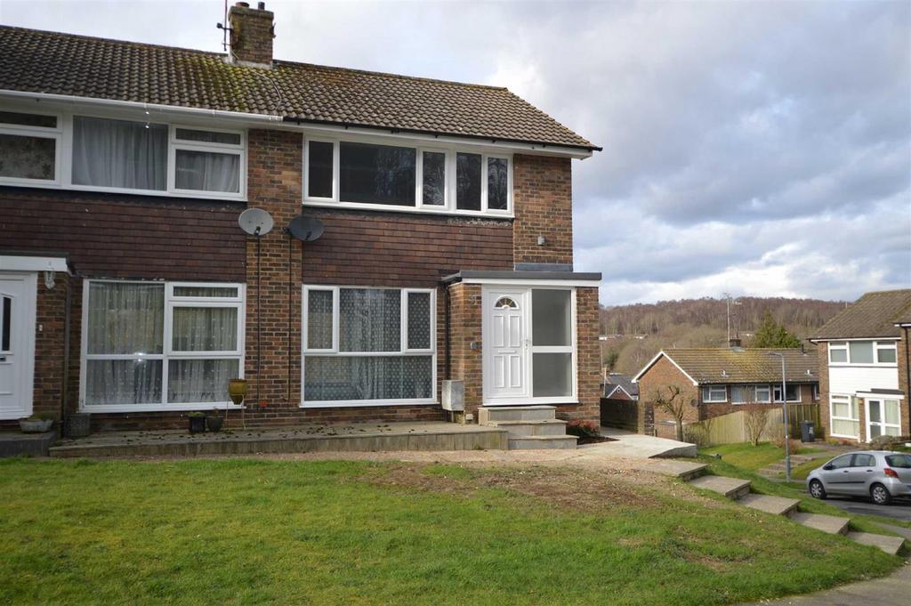 Western Gardens, Crowborough 3 bed semidetached house to rent £1,350