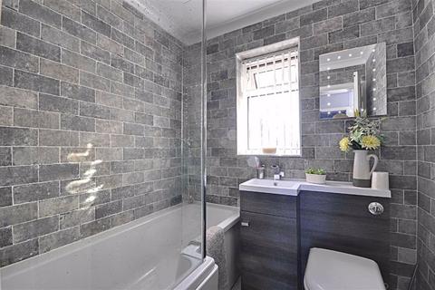 12 Drapers Close, Worcester, WR4 9XU