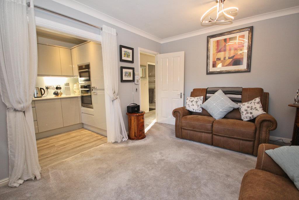 37 John Gray Court WILLEBY (5) lzn.jpg