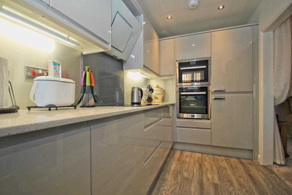 37 John Gray Court WILLEBY (10) lzn.jpg