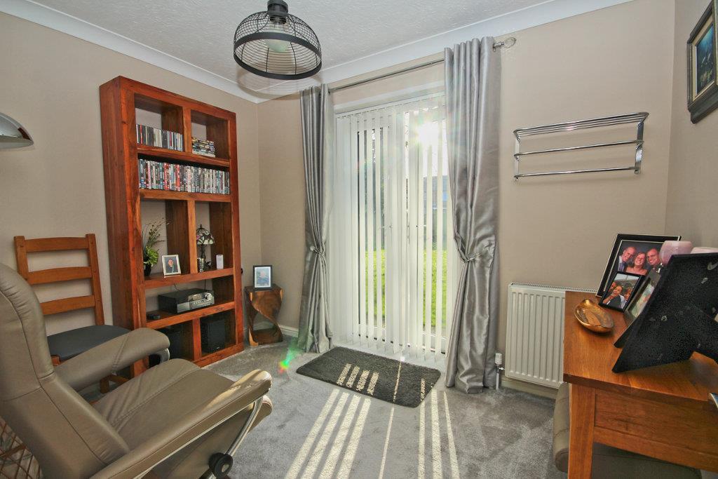 37 John Gray Court WILLEBY (18) lzn.jpg