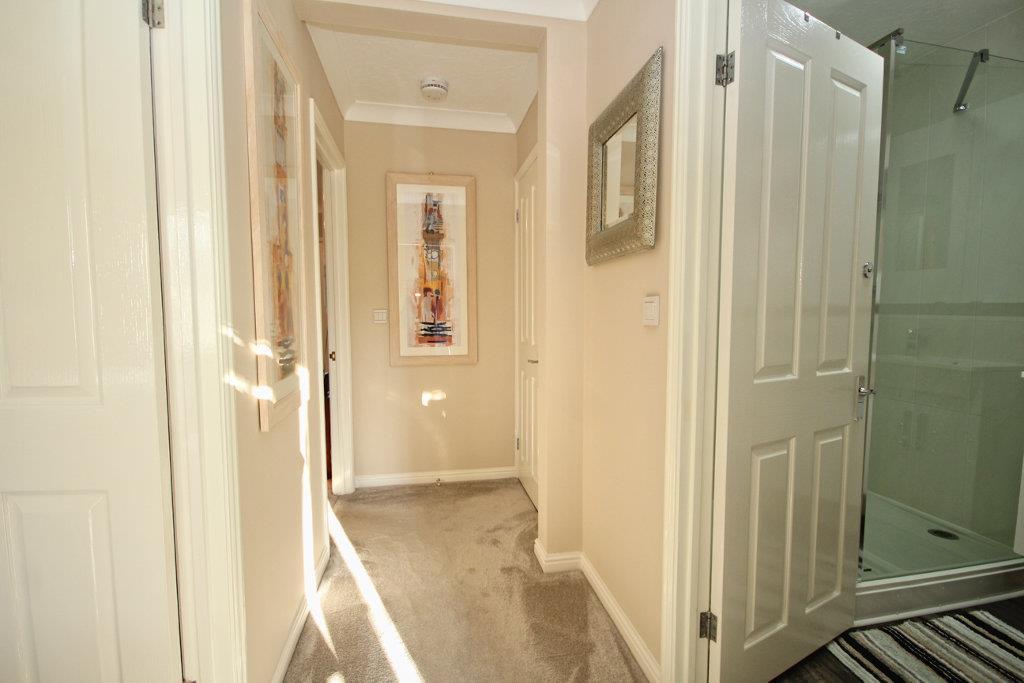 37 John Gray Court WILLEBY (21) lzn.jpg