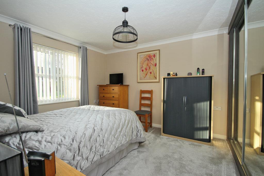 37 John Gray Court WILLEBY (17) lzn.jpg