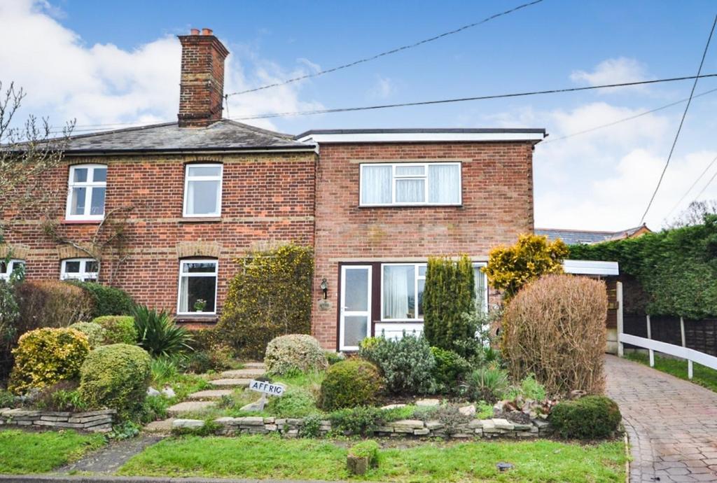 Maldon Road, Margaretting 3 bed semidetached house £450,000