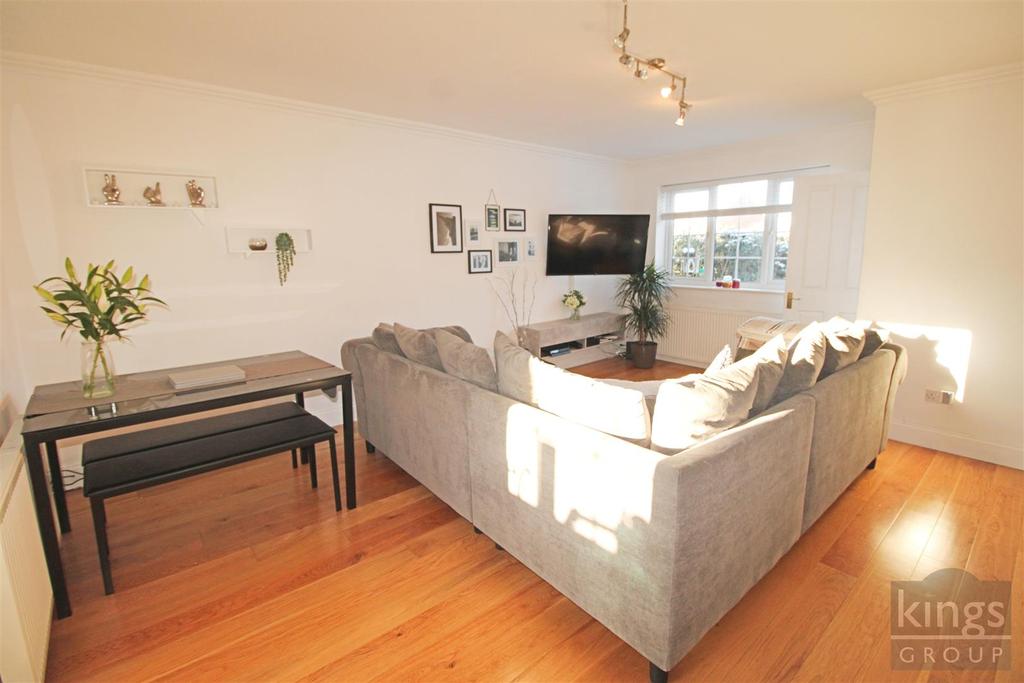 Heathgate, Hertford Heath, Hertford 3 bed house £1,450 pcm (£335 pw)