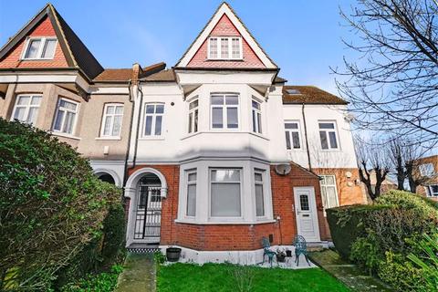 Flat 5, 90 Croydon Road, London, SE20 7AB