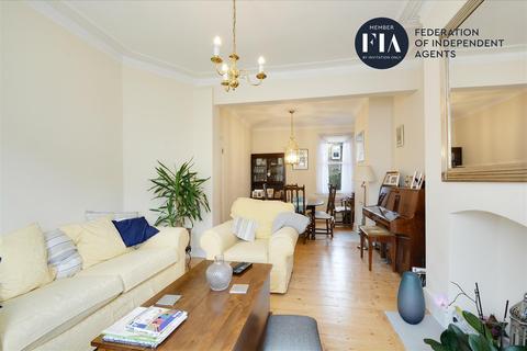 13 Brook Road South, Brentford, TW8 0NN
