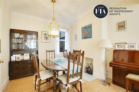 13 Brook Road South, Brentford, TW8 0NN
