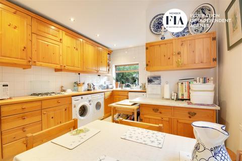 13 Brook Road South, Brentford, TW8 0NN