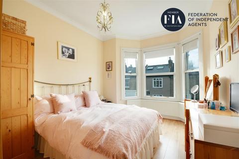 13 Brook Road South, Brentford, TW8 0NN