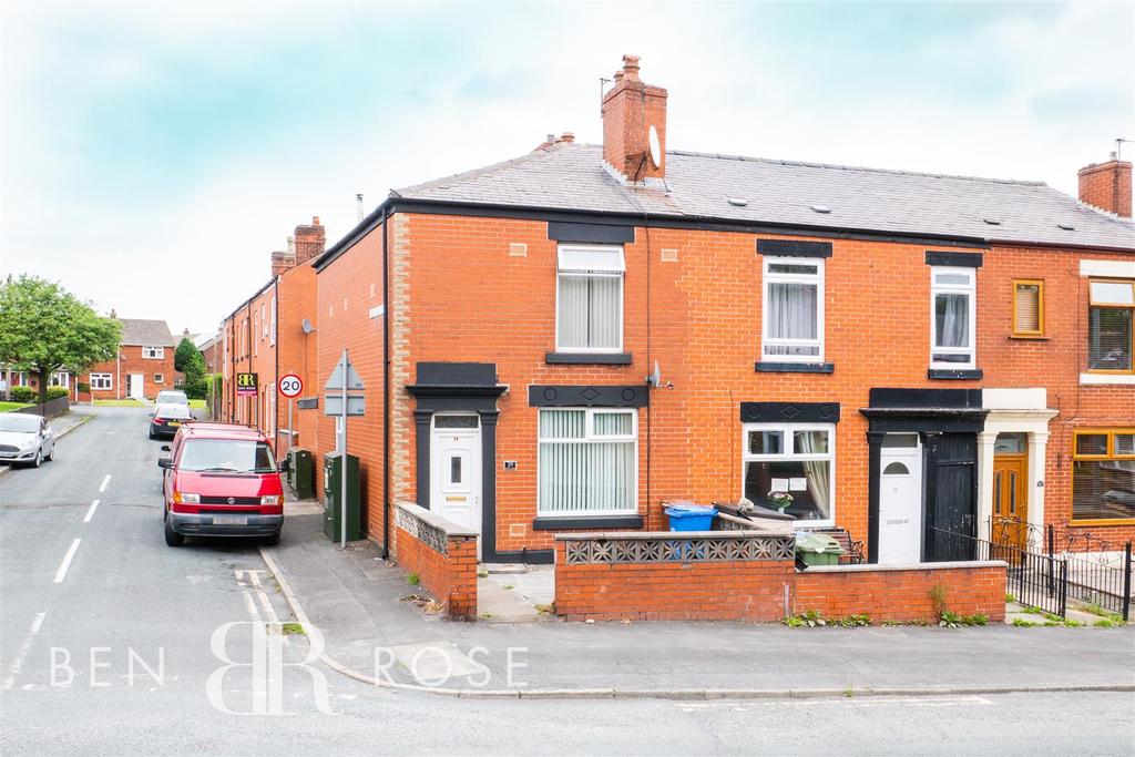 Cowling Brow, Chorley 2 bed end of terrace house £575 pcm (£133 pw)