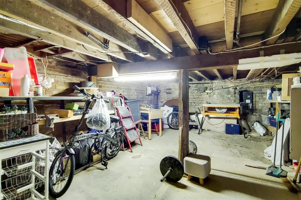 10 Basement-0.jpg