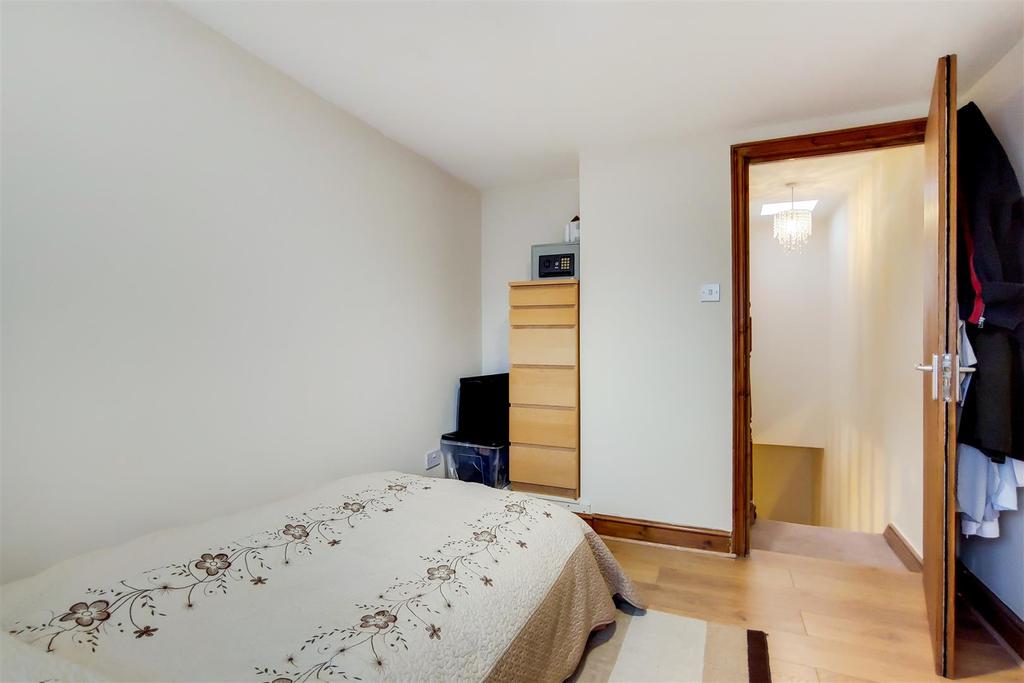 16 Bedroom 2-0.jpg