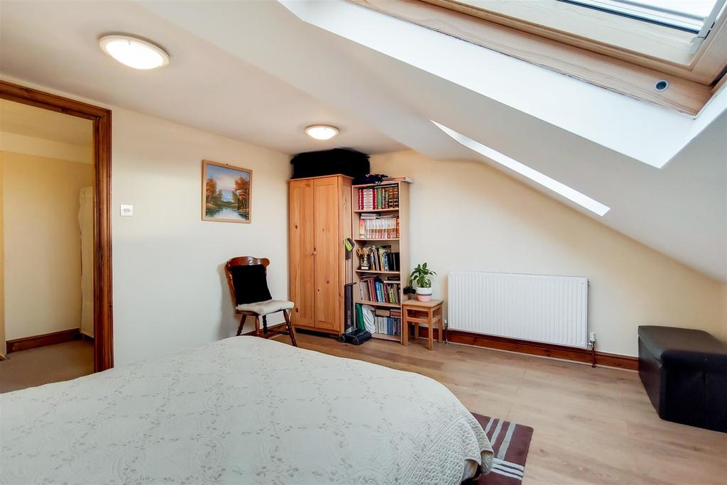 17 Main Bedroom-0.jpg