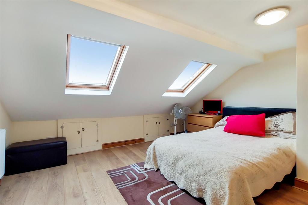 17 Main Bedroom-2.jpg