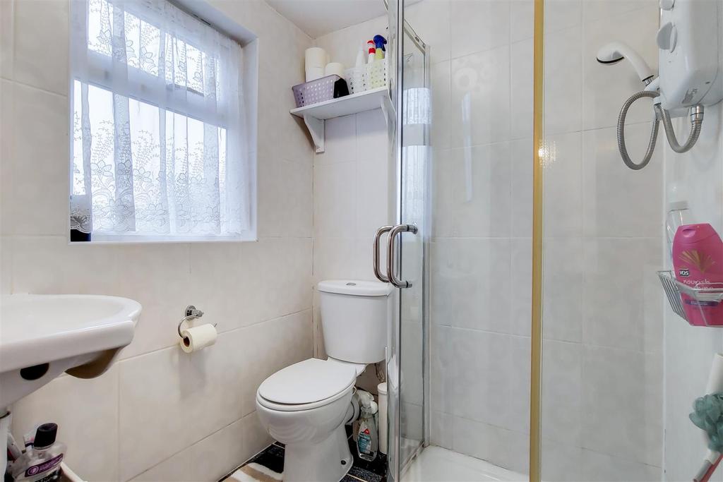 18 Shower Room 2-0.jpg