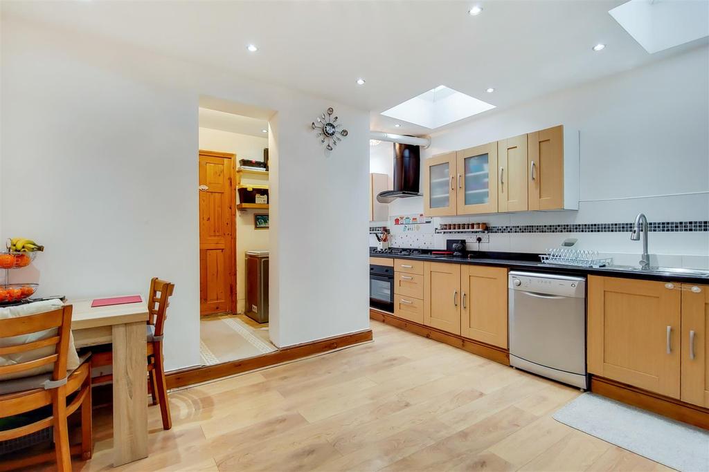 5 Kitchen-0.jpg