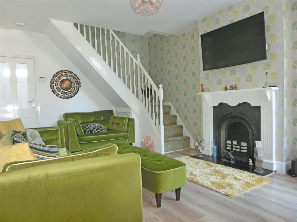 Alcester Road 299 lounge 2.jpg