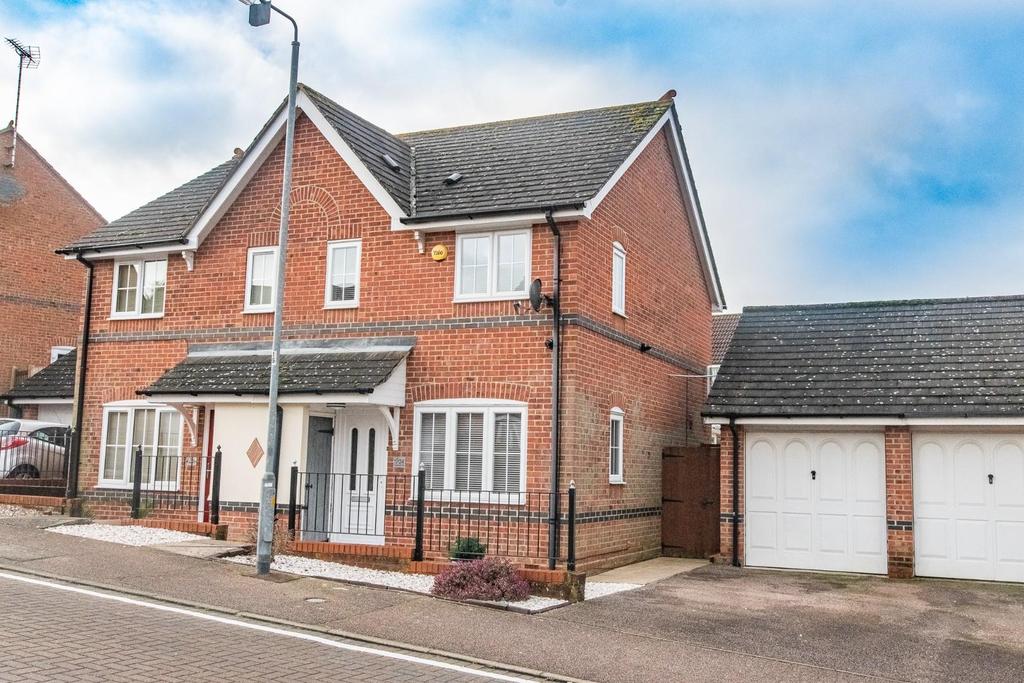 Tortoiseshell Way, Braintree 2 bed semidetached house £290,000