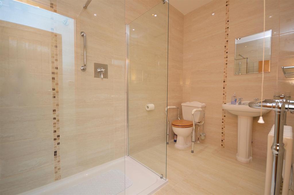 Annexe Shower Room