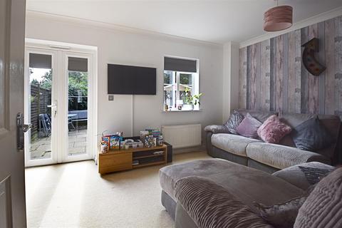 16 Nazareth Close, Bexhill-on-sea, TN40 2LF