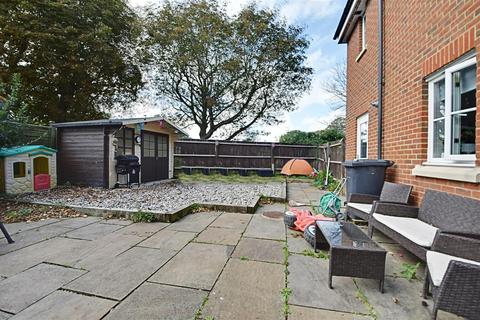 16 Nazareth Close, Bexhill-on-sea, TN40 2LF
